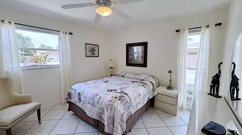 Bedroom - 310 SE 4th Ter, Dania Beach, FL 33004 photo 4 of 11