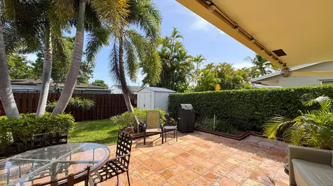 Exterior - 310 SE 4th Ter, Dania Beach, FL 33004 photo 8 of 18