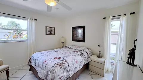 Bedroom - 310 SE 4th Ter, Dania Beach, FL 33004 photo 7 of 11