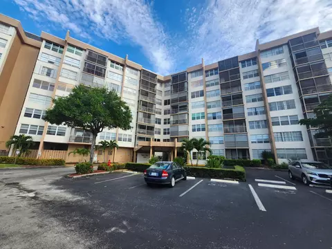 1000 St Charles Pl #305, Pembroke Pines, FL 33026