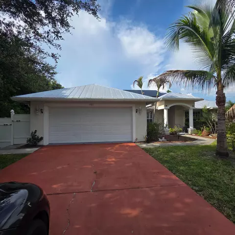 981 SW Mccracken Ave, Port Saint Lucie, FL 34953