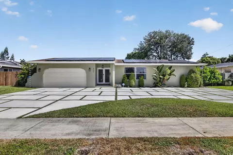 5301 SW 8th Ct, Plantation, FL 33317