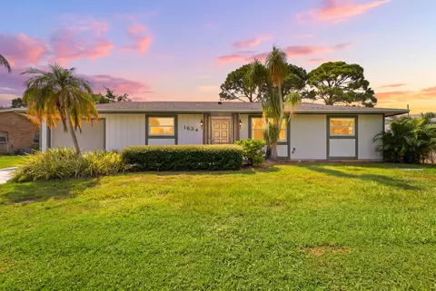 1634 SE Clearmont St, Port Saint Lucie, FL 34983