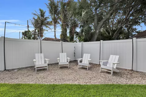 Exterior - 8 Windsor Rd W, Jupiter, FL 33469 photo 9 of 10