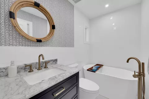 Bath - 8 Windsor Rd W, Jupiter, FL 33469 photo 2 of 2