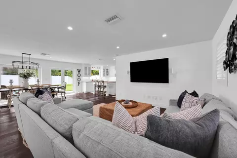 Living - 8 Windsor Rd W, Jupiter, FL 33469 photo 4 of 4