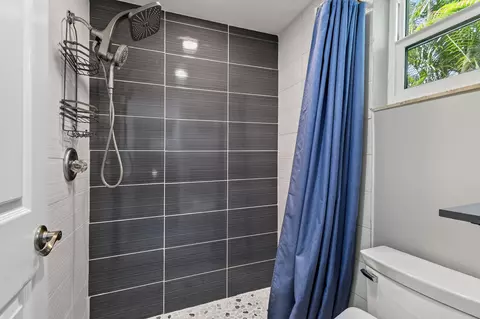 Bath - 715 SW Salerno Rd, Stuart, FL 34997 photo 2 of 3