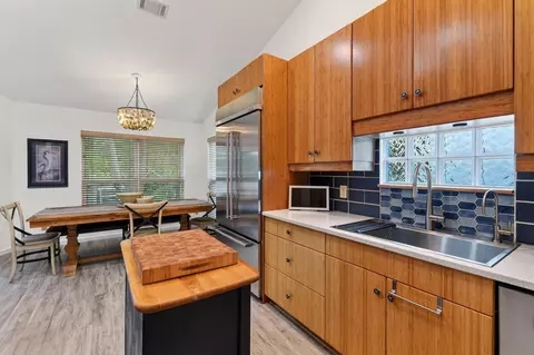 Kitchen - 715 SW Salerno Rd, Stuart, FL 34997 photo 5 of 6