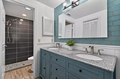 Bath - 715 SW Salerno Rd, Stuart, FL 34997 photo 1 of 3