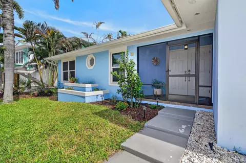 Exterior - 715 SW Salerno Rd, Stuart, FL 34997 photo 3 of 20