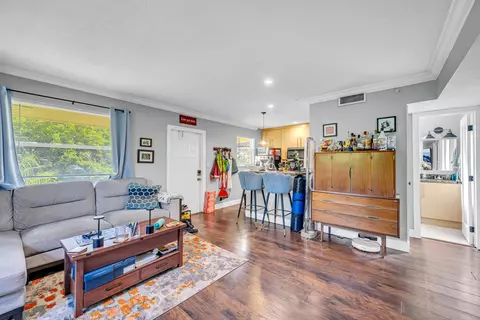 811 NE 14th Pl, Fort Lauderdale, FL 33304
