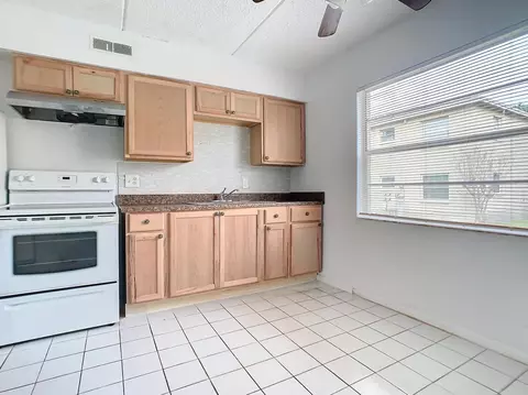 Kitchen - 694 Michigan Ct #2, Saint Cloud, FL 34769 photo 7 of 8