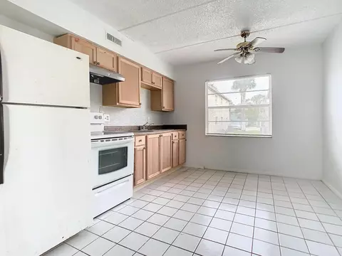 Kitchen - 694 Michigan Ct #2, Saint Cloud, FL 34769 photo 2 of 8