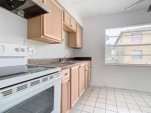 Kitchen - 694 Michigan Ct #2, Saint Cloud, FL 34769 photo 5 of 8