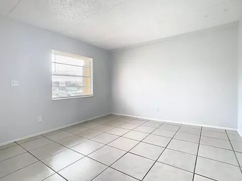 Living - 694 Michigan Ct #2, Saint Cloud, FL 34769 photo 3 of 5