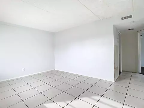 Living - 694 Michigan Ct #2, Saint Cloud, FL 34769 photo 1 of 5