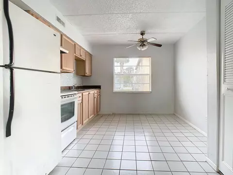 Kitchen - 694 Michigan Ct #2, Saint Cloud, FL 34769 photo 3 of 8