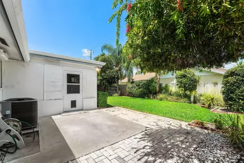 Exterior - 149 Arrowhead Cir, Jupiter, FL 33458 photo 5 of 6