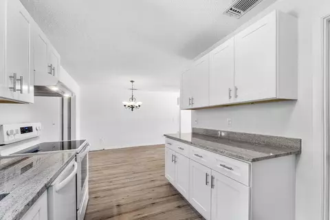 Kitchen - 149 Arrowhead Cir, Jupiter, FL 33458 photo 2 of 3