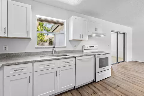 Kitchen - 149 Arrowhead Cir, Jupiter, FL 33458 photo 1 of 3
