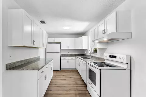 Kitchen - 149 Arrowhead Cir, Jupiter, FL 33458 photo 3 of 3