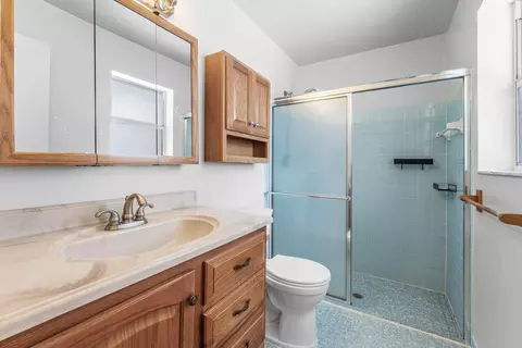 Bath - 149 Arrowhead Cir, Jupiter, FL 33458 photo 1 of 2