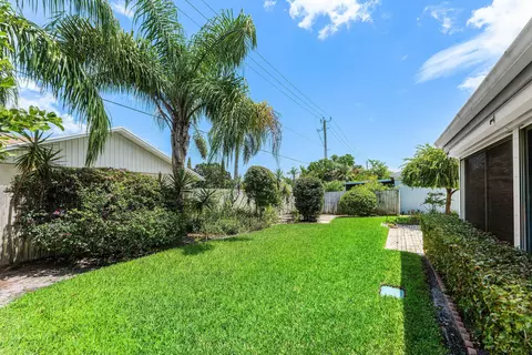Exterior - 149 Arrowhead Cir, Jupiter, FL 33458 photo 3 of 6