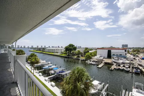 108 Paradise Harbour Blvd #514, North Palm Beach, FL 33408