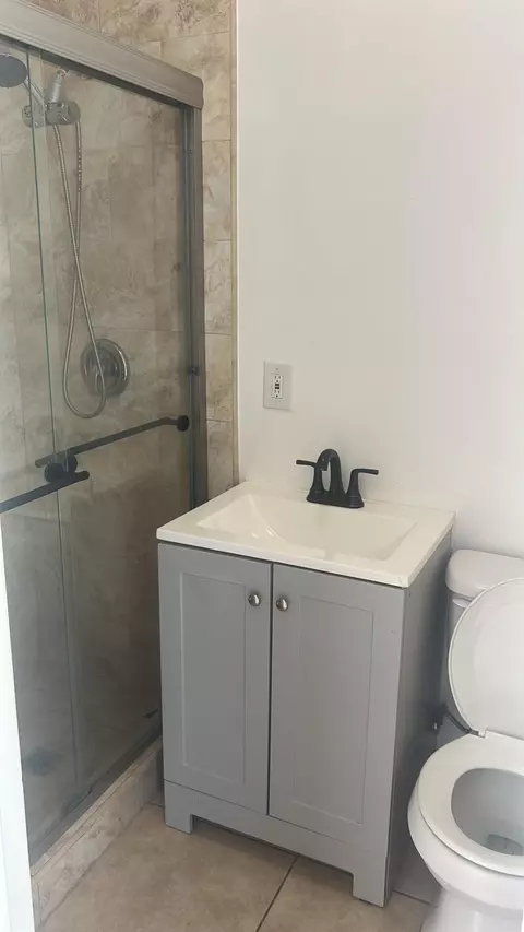 810 NW 40th #1-3, Oakland Park, FL 33309
