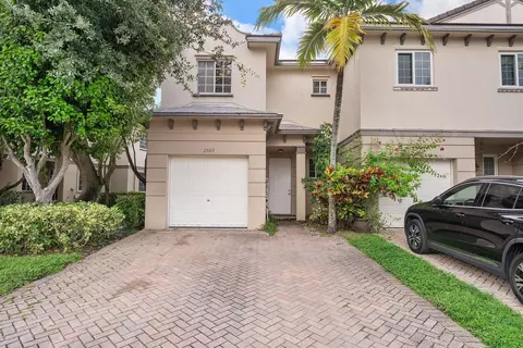2022 Island Dr, Riviera Beach, FL 33404