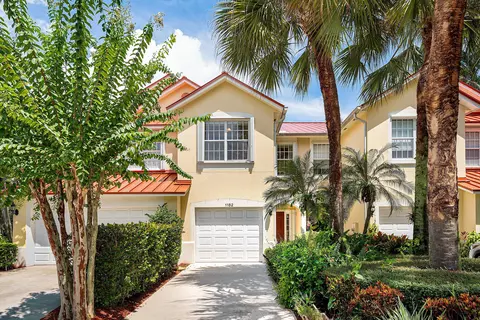 1182 Pinewood Lake Ct, Greenacres, FL 33415