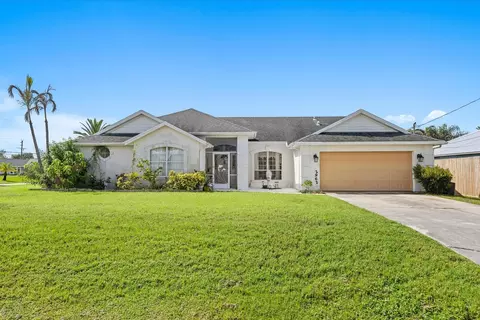 2962 SE Bella Rd, Port Saint Lucie, FL 34984