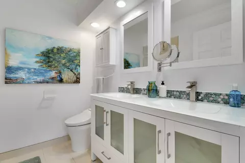 Bath - 8925 SE Riverfront Ter, Tequesta, FL 33469 photo 1 of 4