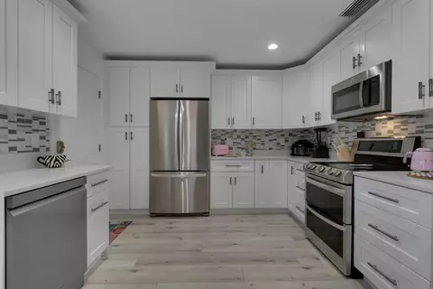 Kitchen - 8925 SE Riverfront Ter, Tequesta, FL 33469 photo 2 of 6