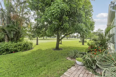 Exterior - 8925 SE Riverfront Ter, Tequesta, FL 33469 photo 4 of 7