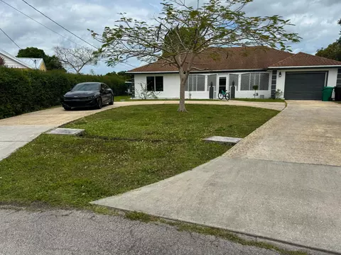 1691 SE Goucho Ave, Port Saint Lucie, FL 34952