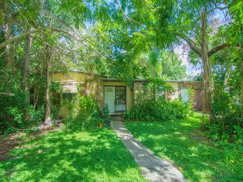 490 Sandia Ave, Port Saint Lucie, FL 34983