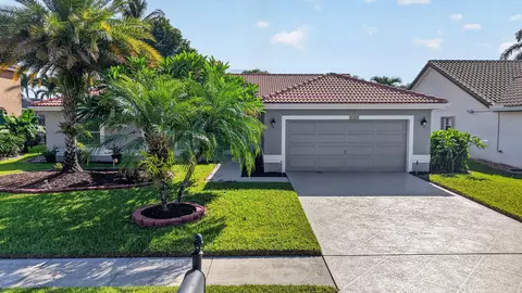 5756 Descartes Cir, Boynton Beach, FL 33472