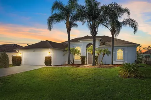 1038 SW Fisherman Ave, Port Saint Lucie, FL 34953