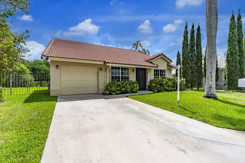 11140 Lakeaire Cir, Boca Raton, FL 33498
