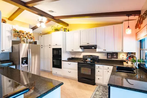 Kitchen - 3333 SE Fairway E, Stuart, FL 34997 photo 1 of 2