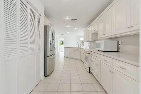 Kitchen - 4185 SE Fairway Ct, Stuart, FL 34997 photo 3 of 3