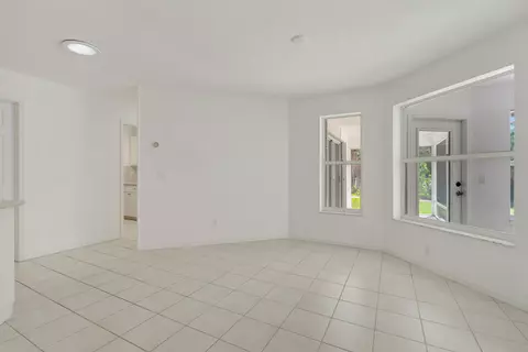 Living - 4185 SE Fairway Ct, Stuart, FL 34997 photo 11 of 12