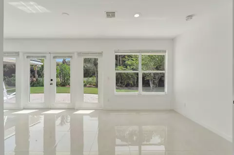 Living - 4185 SE Fairway Ct, Stuart, FL 34997 photo 9 of 12