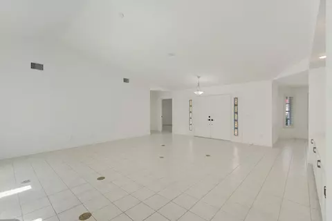 Living - 4185 SE Fairway Ct, Stuart, FL 34997 photo 7 of 12