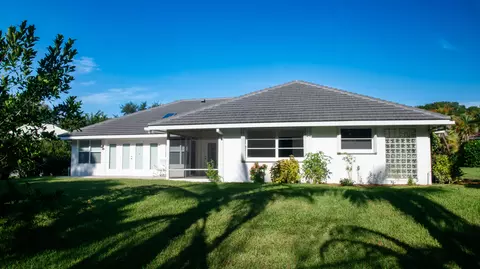 Exterior - 4185 SE Fairway Ct, Stuart, FL 34997 photo 3 of 8