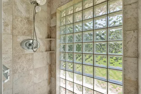 Bath - 4185 SE Fairway Ct, Stuart, FL 34997 photo 6 of 6