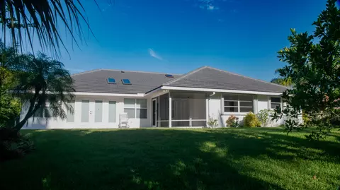 Exterior - 4185 SE Fairway Ct, Stuart, FL 34997 photo 4 of 8