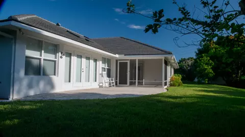 Exterior - 4185 SE Fairway Ct, Stuart, FL 34997 photo 5 of 8