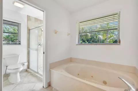 Bath - 4185 SE Fairway Ct, Stuart, FL 34997 photo 4 of 6
